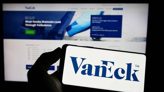 Quỹ ETF ngoại quy mô 15.000 tỷ thêm mới TCX, dự kiến bán mạnh VIC