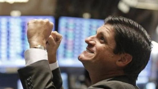 Phiên 15/12: Khối ngoại tung gần 700 tỷ mua ròng trên HOSE, gom mạnh hai cổ phiếu chứng khoán