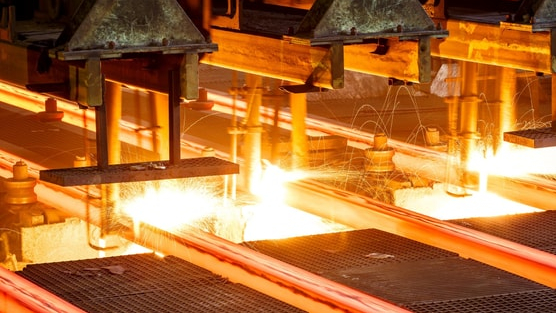 Nhận “phao cứu sinh” từ tỷ phú Phạm Nhật Vượng, một cổ phiếu thép bất ngờ tăng bằng lần