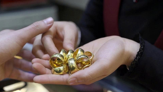 Giá vàng tăng mạnh, vì sao nhiều người nắm giữ mà vẫn run tay?