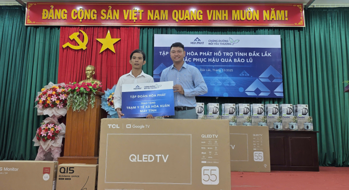 Hòa Phát tặng 100.000m2 tôn, hàng ngàn đồ dùng thiết yếu tại tỉnh Đắk Lắk