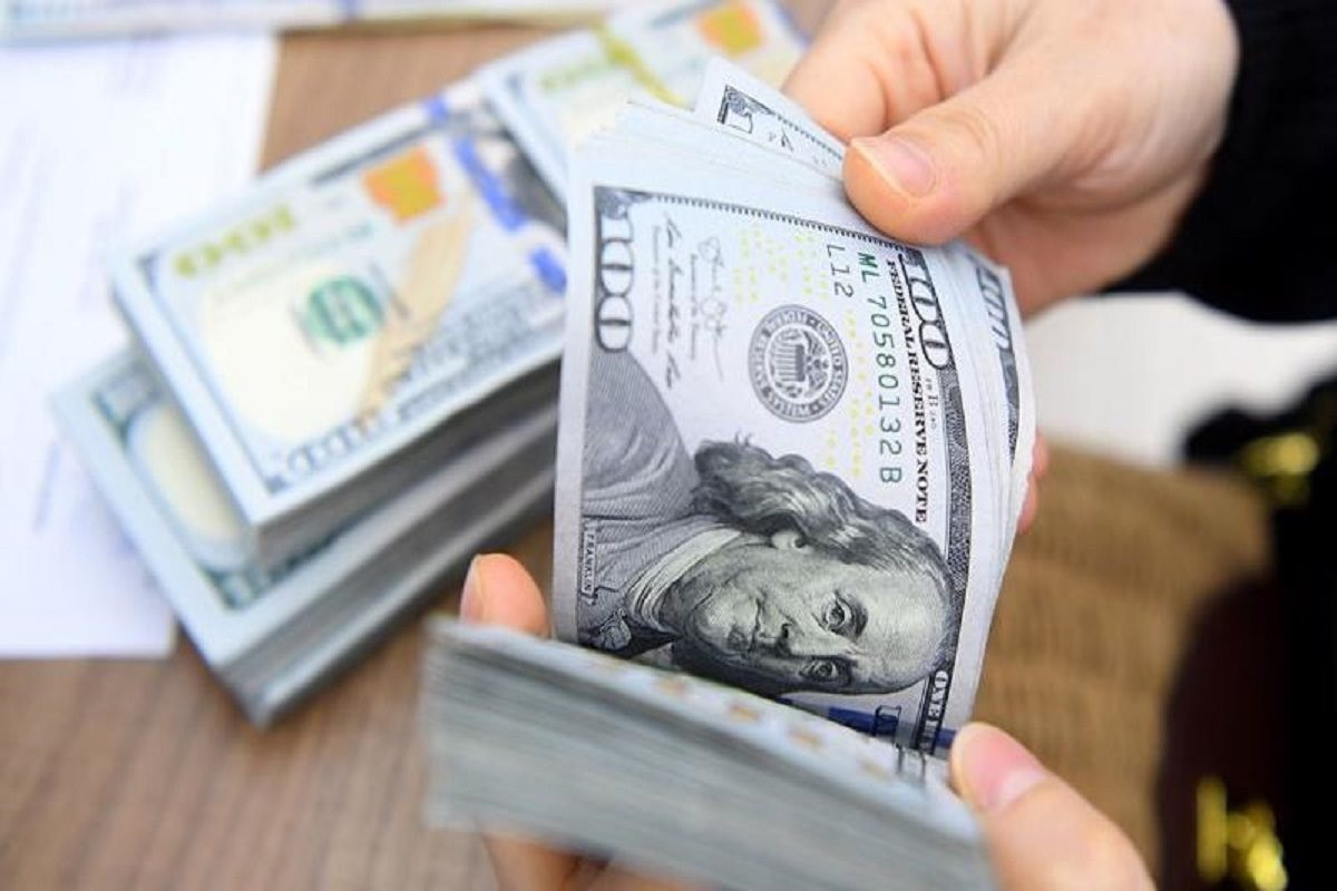 Giá vàng SJC bật tăng, giá USD ngân hàng 
