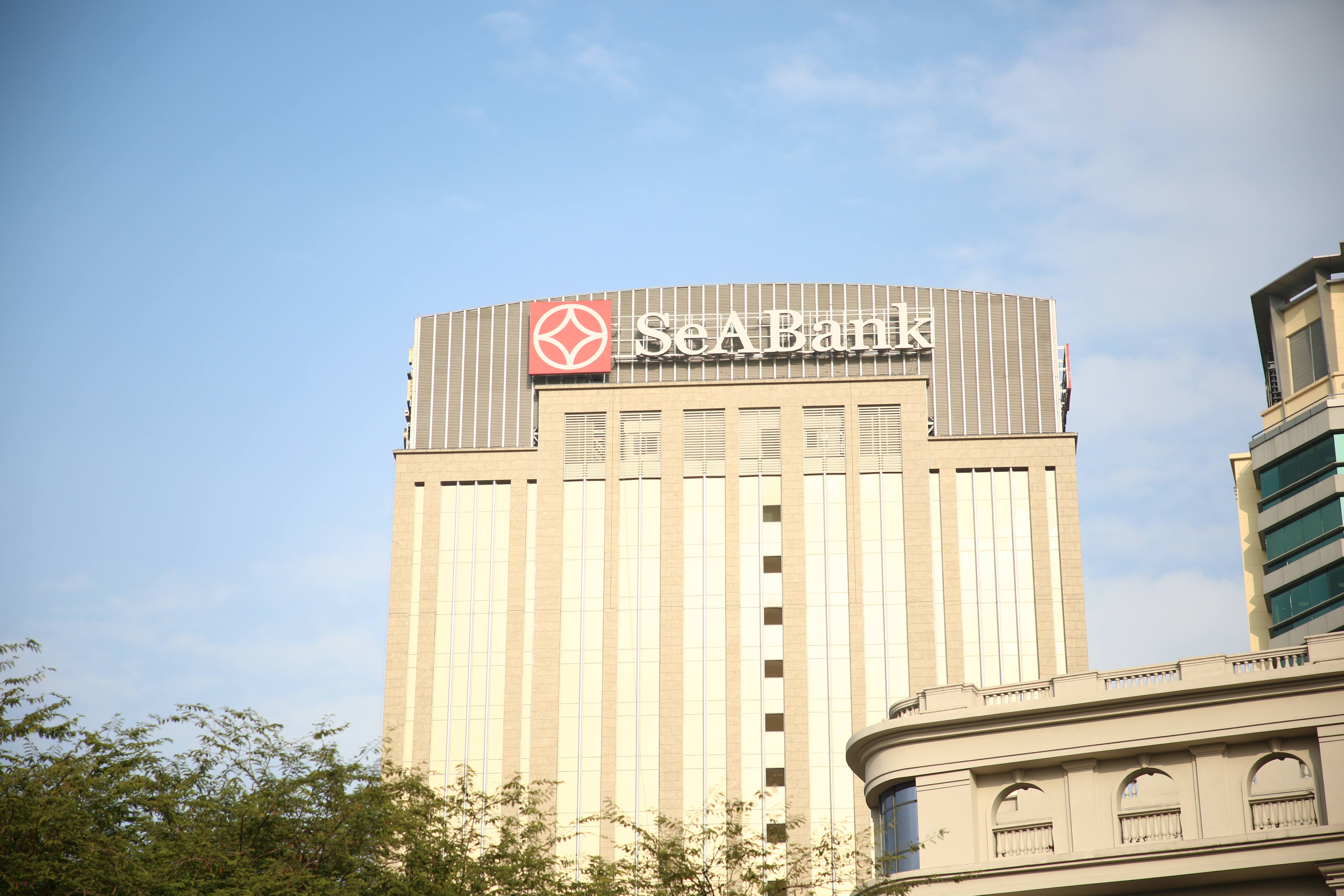 Lãnh đạo SeABank mua vào hàng triệu cổ phiếu SSB