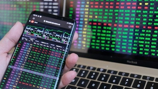 Chứng khoán Việt Nam vững vàng trước “gió Tây”