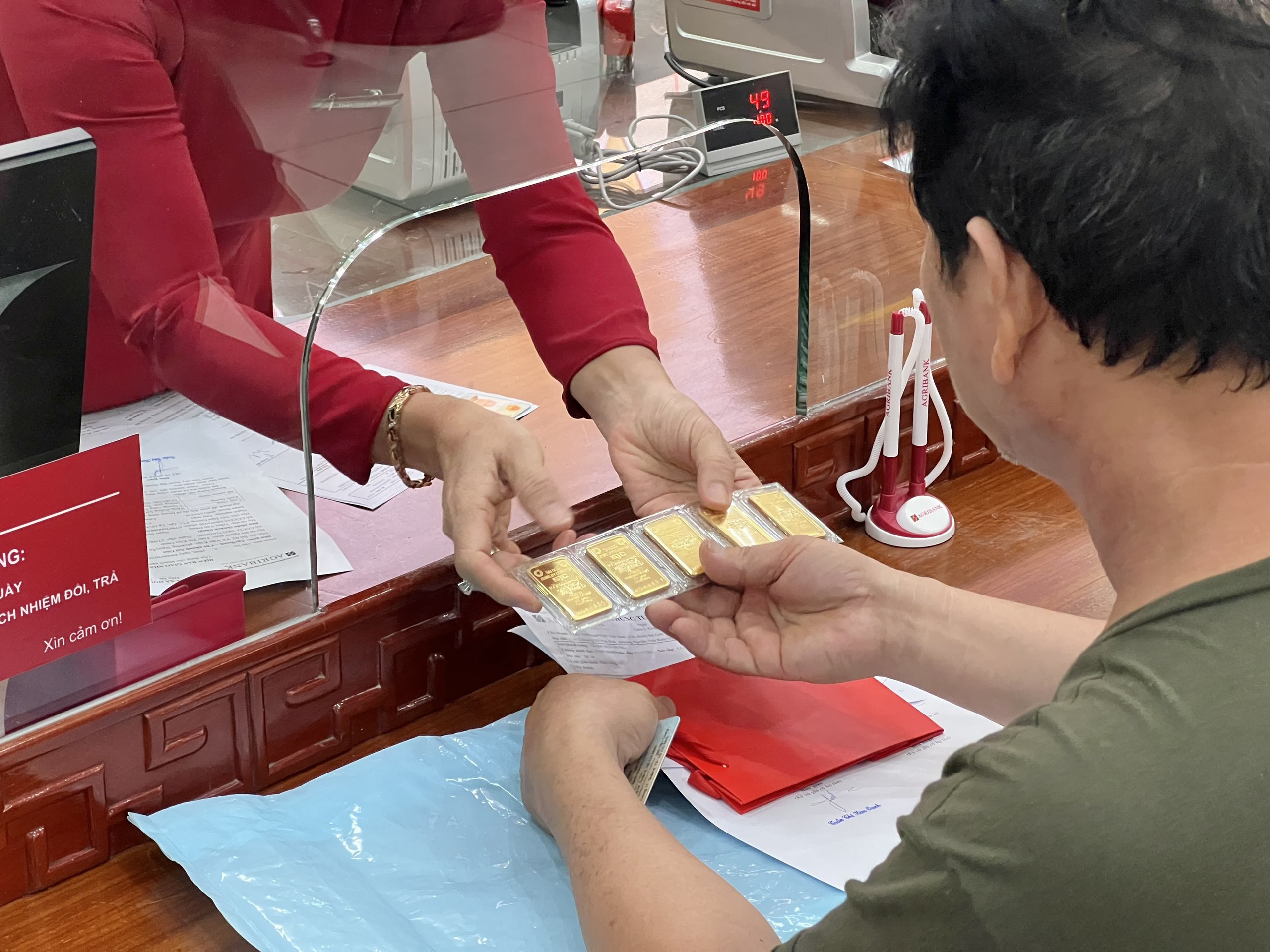 Chưa ngừng tăng, vàng SJC vượt 96 triệu đồng mỗi lượng