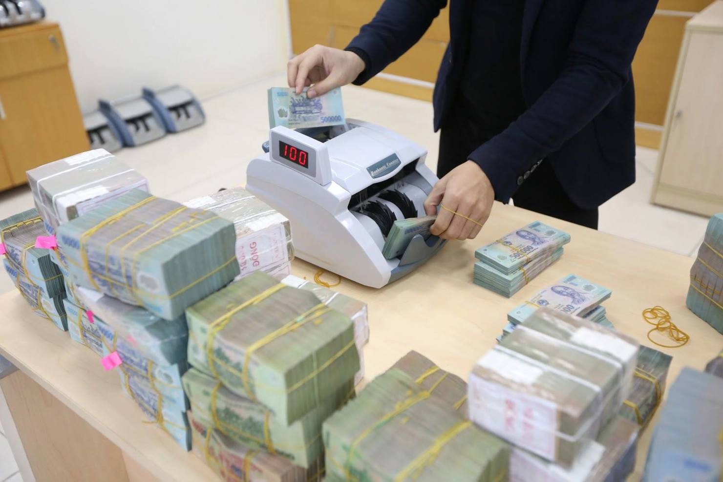 10 ngân hàng giảm lãi suất tiết kiệm chỉ trong 1 tuần