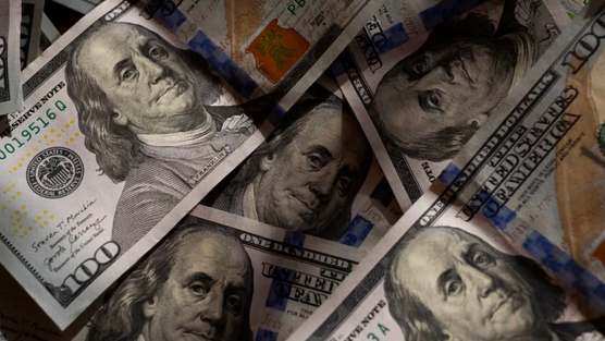 USD liên tục sụt giá khiến các ngân hàng trung ương như 'đi trên dây'