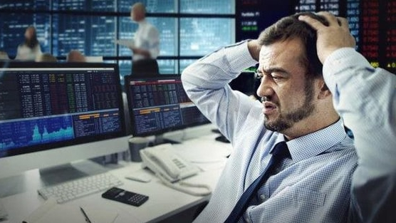 Phiên 8/4: Khối ngoại tiếp tục bán ròng gần 1.700 tỷ đồng cổ phiếu Việt Nam, tâm điểm loạt Bluechips