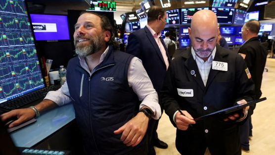 S&P 500, Nasdaq lập đỉnh mọi thời đại, chứng khoán Mỹ tăng vọt vượt mọi nỗi lo về thương mại