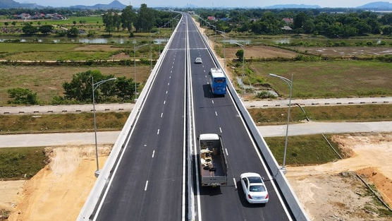 Hưởng lợi từ cao tốc Bắc Nam: Một doanh nghiệp bán xăng lãi tăng vọt, chia cổ tức kỷ lục, cổ phiếu từng tăng phi mã 3.500%