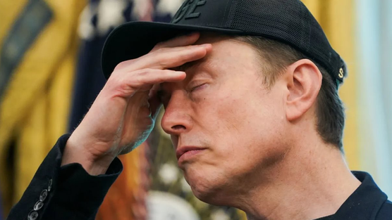 Elon Musk mất 34 tỷ USD trong một ngày, cổ phiếu Tesla giảm kỷ lục 14%, canh bạc thế kỷ bắt đầu trở thành thất bại ê chề nhất trong sự nghiệp