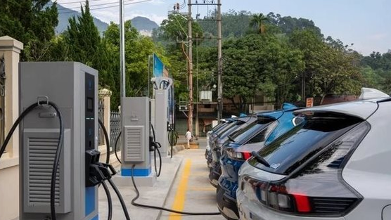 Doanh nghiệp Nhà nước bắt tay Vingroup phát triển hệ thống trạm sạc xe điện toàn quốc thu hơn 17.800 tỷ từ bán điện sau 6 tháng