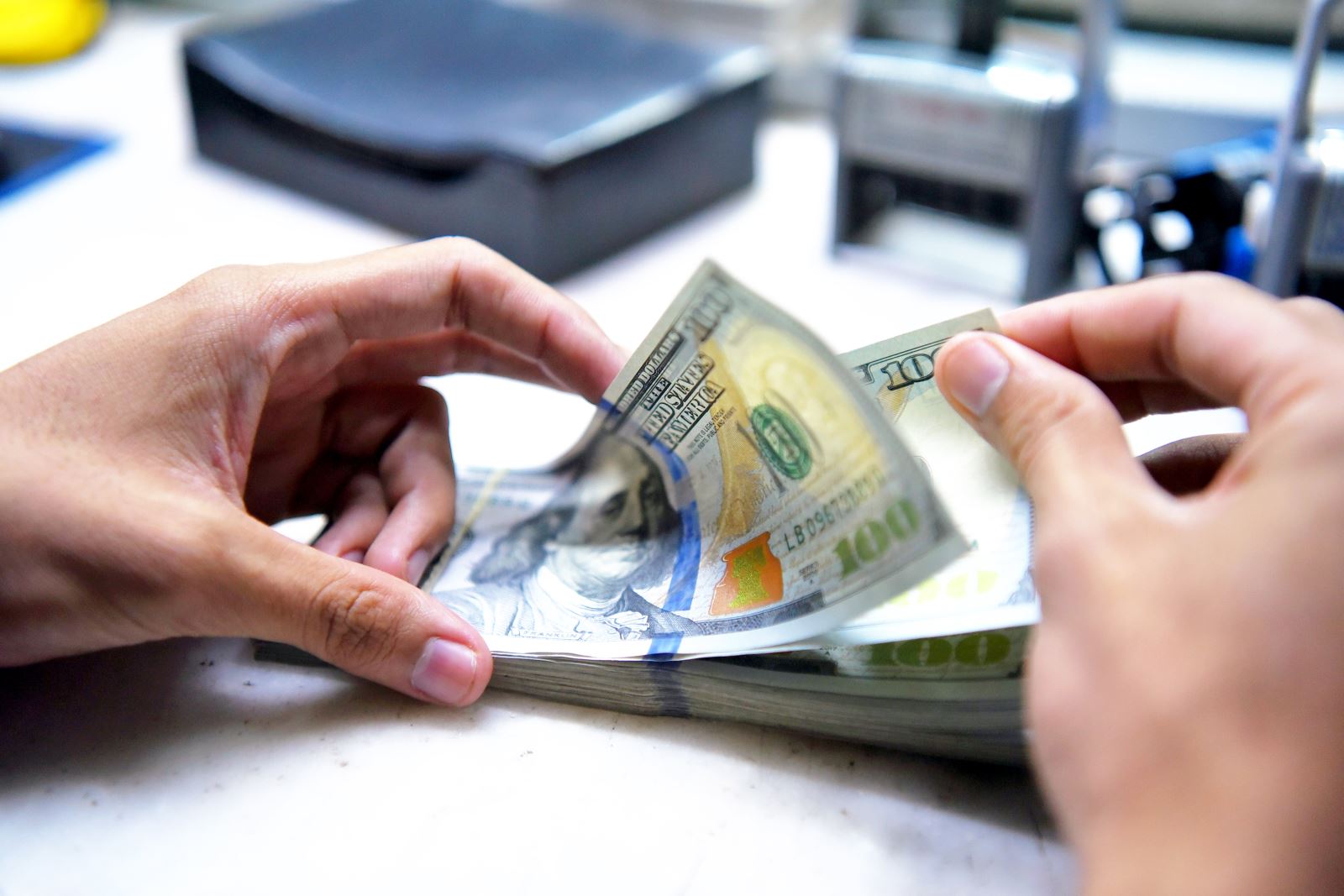 Ngân hàng tiếp tục tăng giá USD