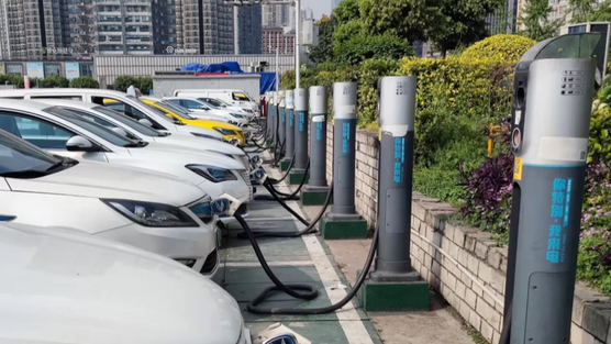 Quốc gia châu Á là 'vua trạm sạc xe điện': Nhiều gấp 9 lần Mỹ, chênh lệch hàng chục lần so với châu Âu, mạng lưới sạc siêu nhanh gây 'sốc'