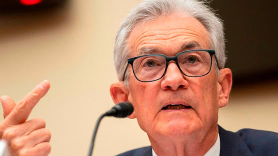 Fed tiếp tục giữ nguyên lãi suất bất chấp áp lực từ Tổng thống Trump và 2 quan chức công khai ủng hộ việc cắt giảm