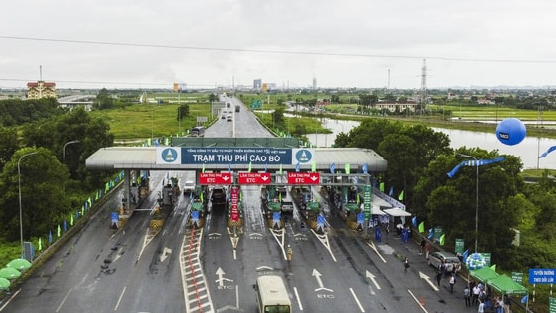 Từ tháng 10, hơn 4 triệu ô tô có thể sẽ không được qua trạm thu phí nếu chủ phương tiện không thực hiện việc sau