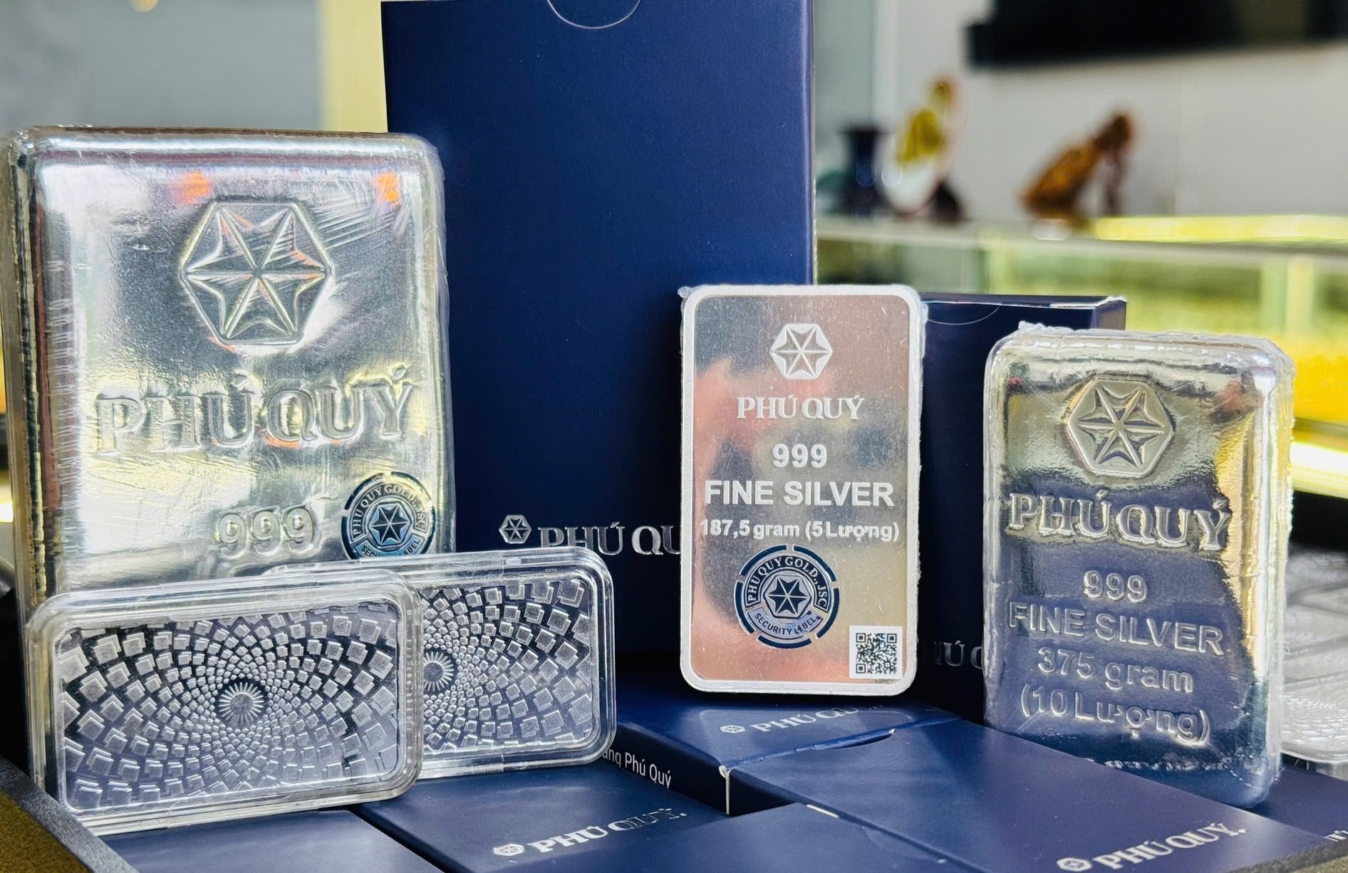 Giá bạc tiếp tục giảm khi đồng USD mạnh lên