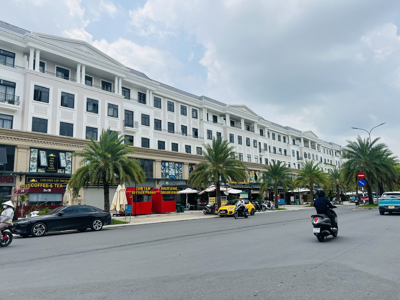 Các ông lớn bất động sản bán lẻ đến 