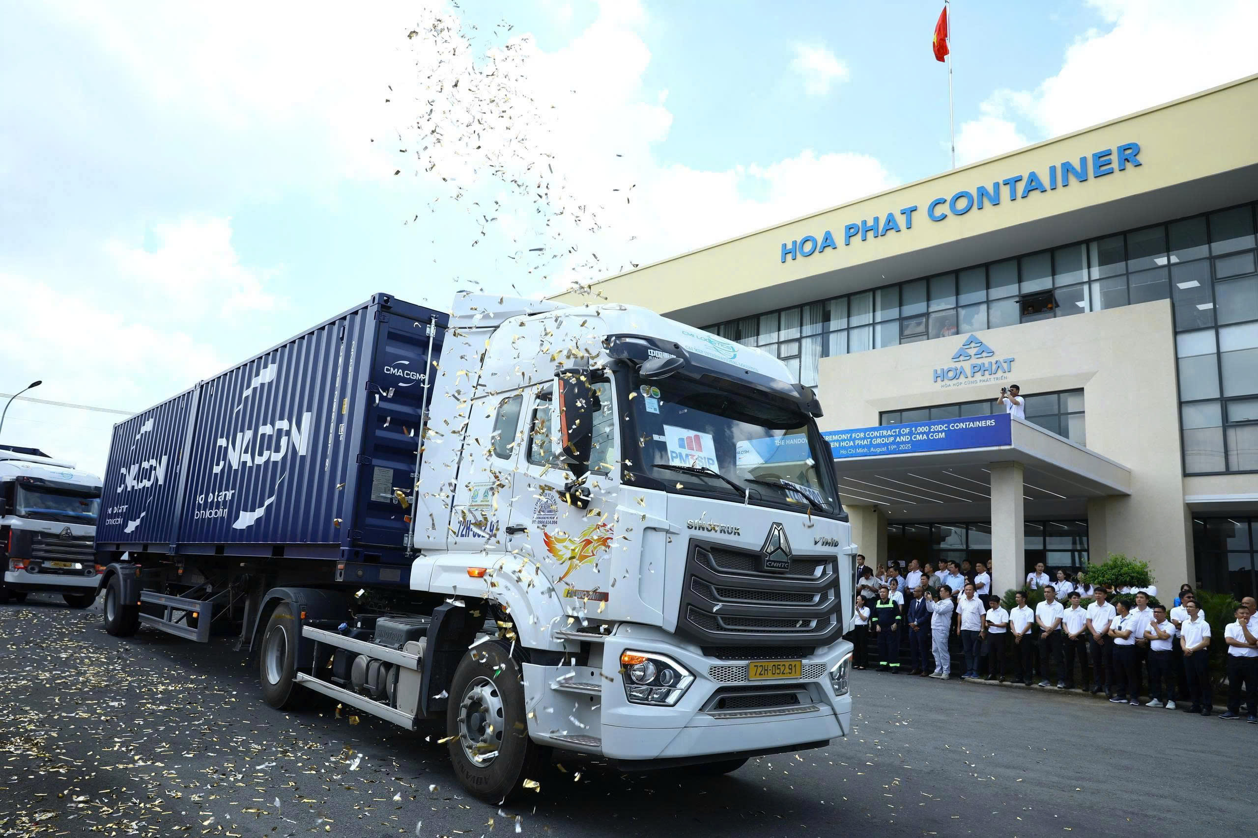 Hòa Phát của tỷ phú Trần Đình Long bàn giao 1.000 container cho hãng tàu Top 3 thế giới