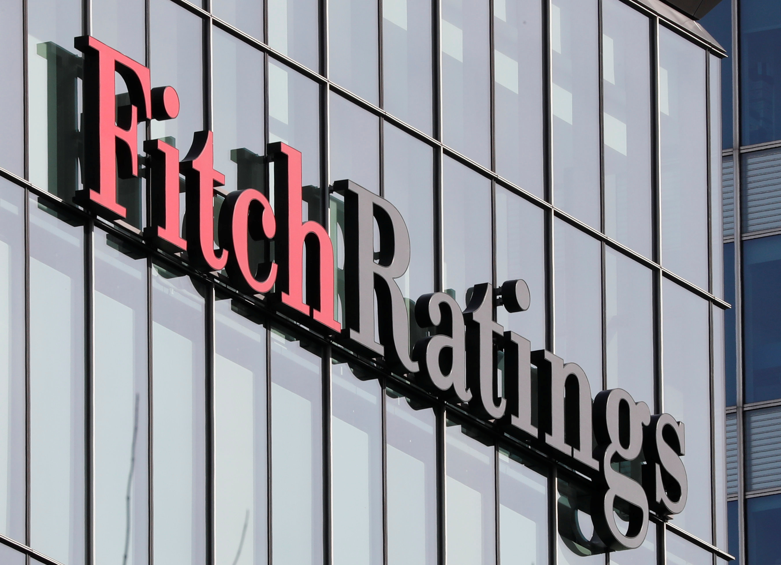 Fitch: Một số ngân hàng Việt có thể được nâng hạng nhờ cải thiện vốn và kiểm soát tốt rủi ro