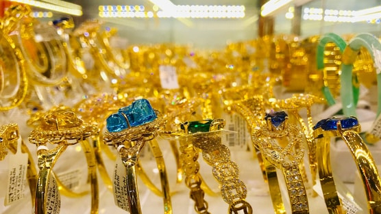 Hôm nay: Giá vàng nhẫn tiếp tục phá đỉnh, giá vàng miếng chững lại