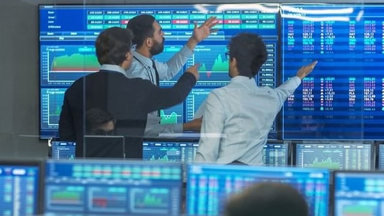 Khối ngoại tiếp đà bán ròng gần 1.200 tỷ đồng phiên cuối tuần, cổ phiếu nào bị 