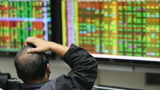 Khối ngoại tiếp đà bán ròng hơn 1.400 tỷ phiên đầu tuần, cổ phiếu nào là tâm điểm 