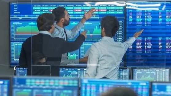 Khối ngoại bán ròng đột biến hơn 3.000 tỷ đồng phiên cơ cấu ETF, đâu là tâm điểm 