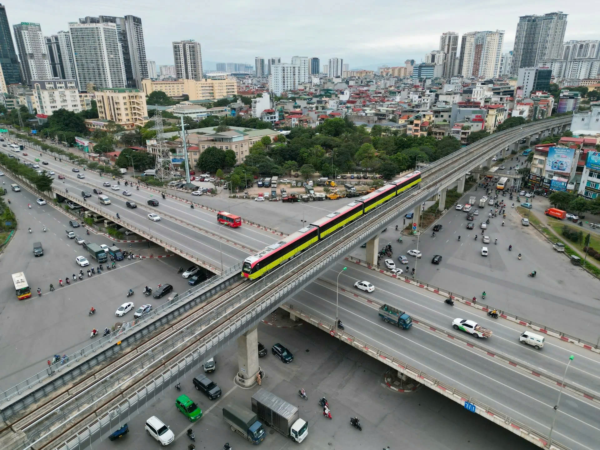 TP.Hồ Chí Minh cấm xây dựng mới nhà ở riêng lẻ trong bán kính 1km quanh các nhà ga metro và depot