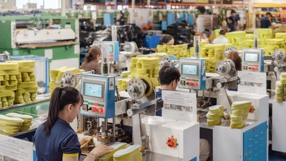 Báo Mỹ: Việt Nam vượt Trung Quốc trở thành công xưởng của thế giới trong ngành công nghiệp trăm tỷ USD