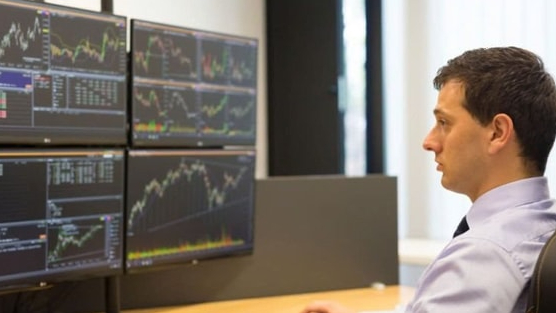 Phiên 3/9: Khối ngoại tiếp đà bán ròng gần 3.000 tỷ đồng, cổ phiếu nào bị 