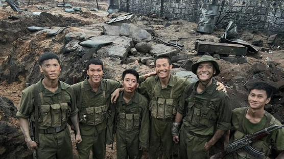 Khán giả chi hơn 551 tỷ đồng trong 2 tuần đưa Mưa Đỏ trở thành phim Việt Nam ăn khách nhất lịch sử: Vượt Mai của Trấn Thành, hot gấp 10 lần phim có Hoài Linh