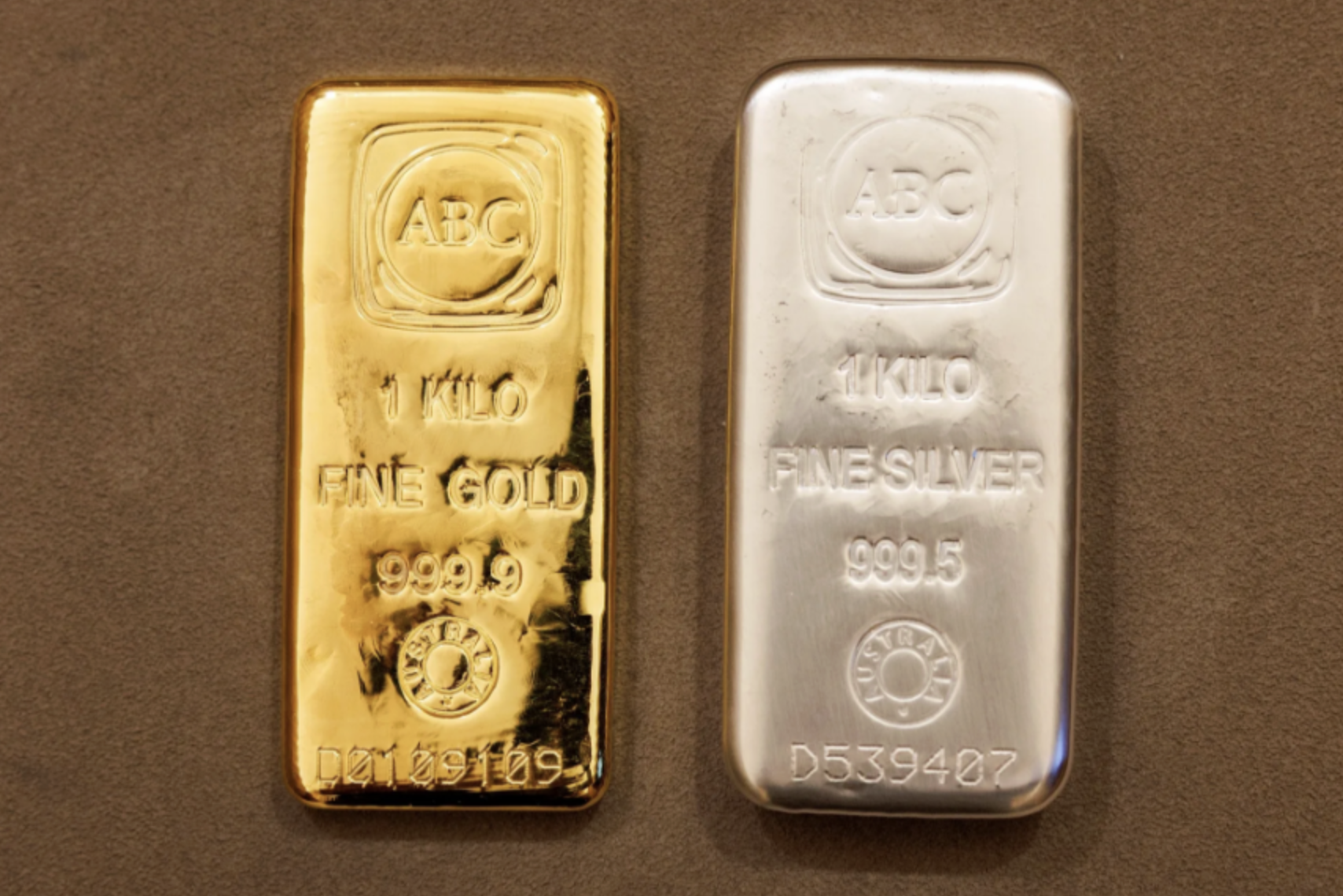 Giá bạc tăng 45% sau 1 tháng, “áp đảo” đà tăng của giá vàng