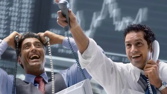 Phiên 15/1: Tự doanh CTCK bán ròng trăm tỷ một cổ phiếu ngân hàng, ngược dòng gom mạnh MWG