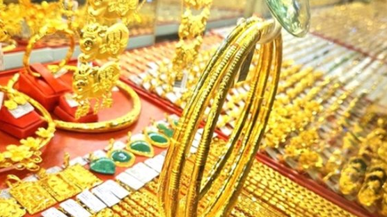 Sau cú bán tháo bất ngờ, giá vàng sẽ đi về đâu?