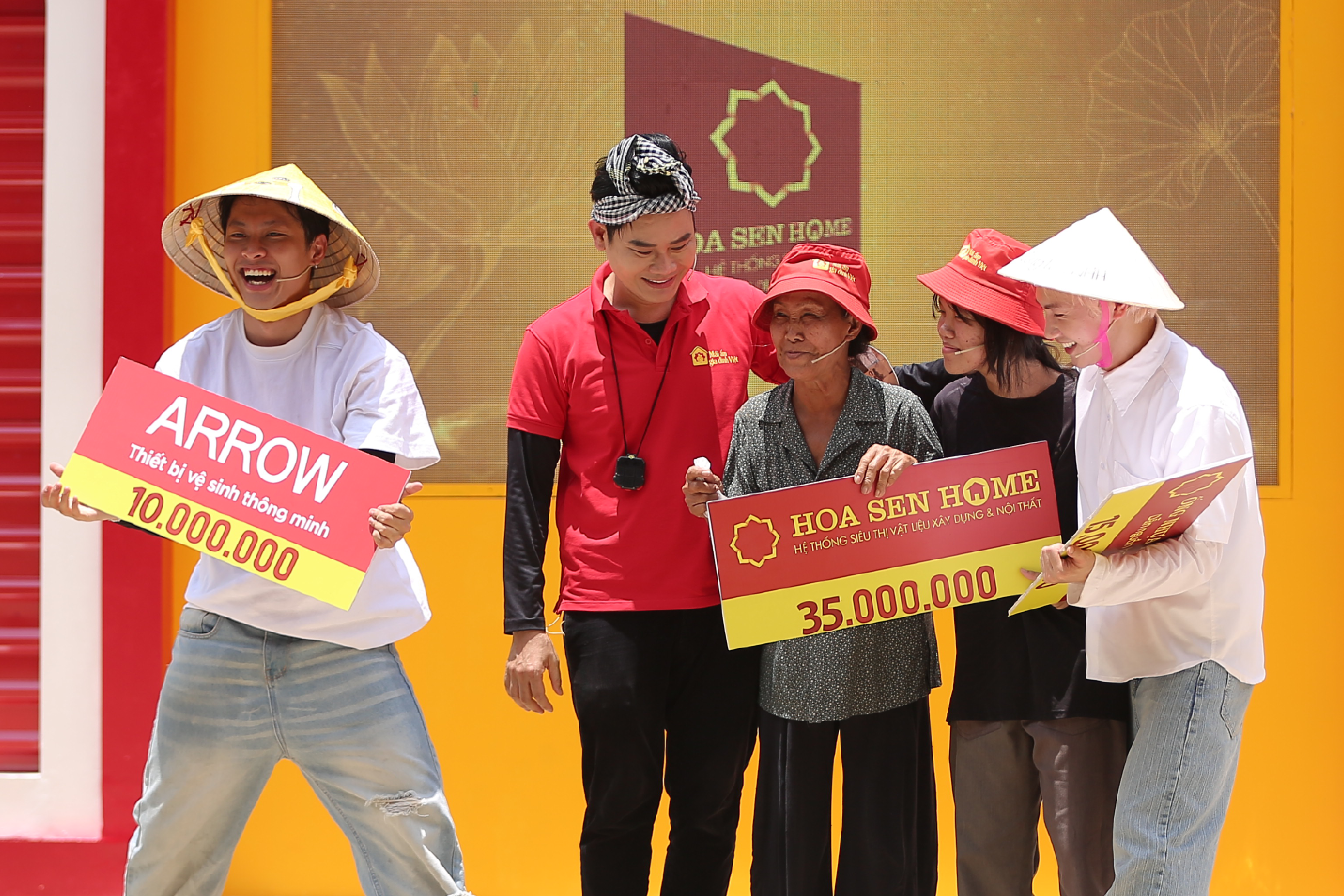 Hoa Sen và hành trình không nghỉ trên “chuyến xe nhân văn”