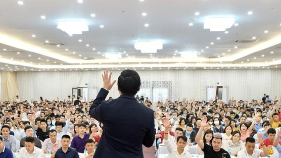 Doanh nghiệp bán khoá học làm giàu báo lãi quý 4 