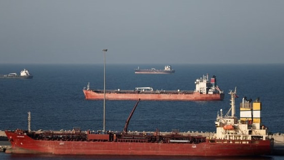 Iran bất ngờ tuyên bố cho phép tàu chở dầu của một nước đối tác chiến lược với Mỹ được đi qua eo biển Hormuz