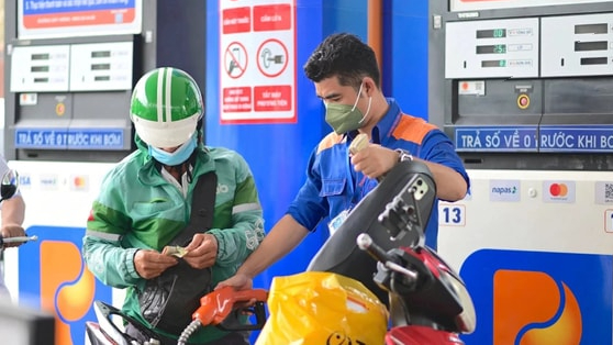 Giá dầu diesel lên gần 40.000 đồng/lít