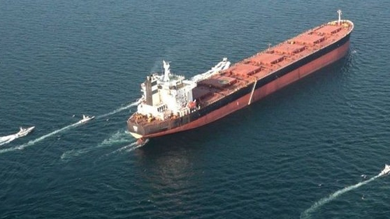 Đang di chuyển thì đàm phán Mỹ- Iran đổ bể, hai siêu tàu chở dầu lập tức quay đầu ngay trước cửa eo biển Hormuz