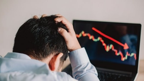 Khối ngoại bán ròng đột biến hơn 2.000 tỷ đồng phiên cuối tuần, cổ phiếu nào là tâm điểm 