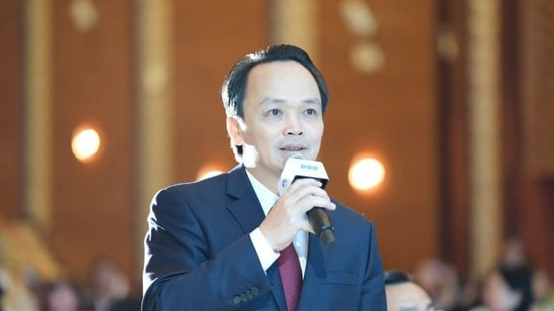 Ca sỹ Tùng Dương hát “Tái sinh” tặng ông Trịnh Văn Quyết