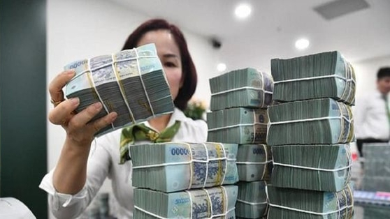 Lãi suất gửi tiết kiệm ngân hàng cán mốc 10%/năm