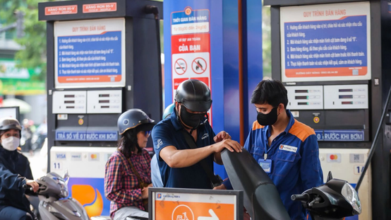Giá xăng dầu đồng loạt giảm, có mặt hàng hạ gần 2.000 đồng/lít