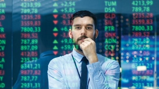 Khối ngoại bán ròng 14 phiên liên tiếp tổng giá trị hơn 13.000 tỷ, chuyện gì đang xảy ra?