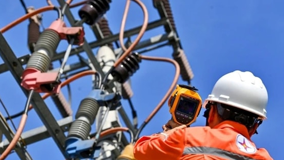 Tập đoàn Điện lực Việt Nam (EVN) có thể sẽ tăng giá điện để xử lý khoản lỗ lũy kế gần 45.000 tỷ đồng