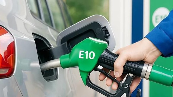 Xe đang đổ RON95, chuyển sang xăng E10 cần lưu ý điều gì?