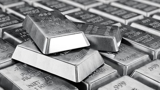 Quỹ bạc do BlackRock quản lý “xả” 100 tấn bạc chỉ trong một tuần