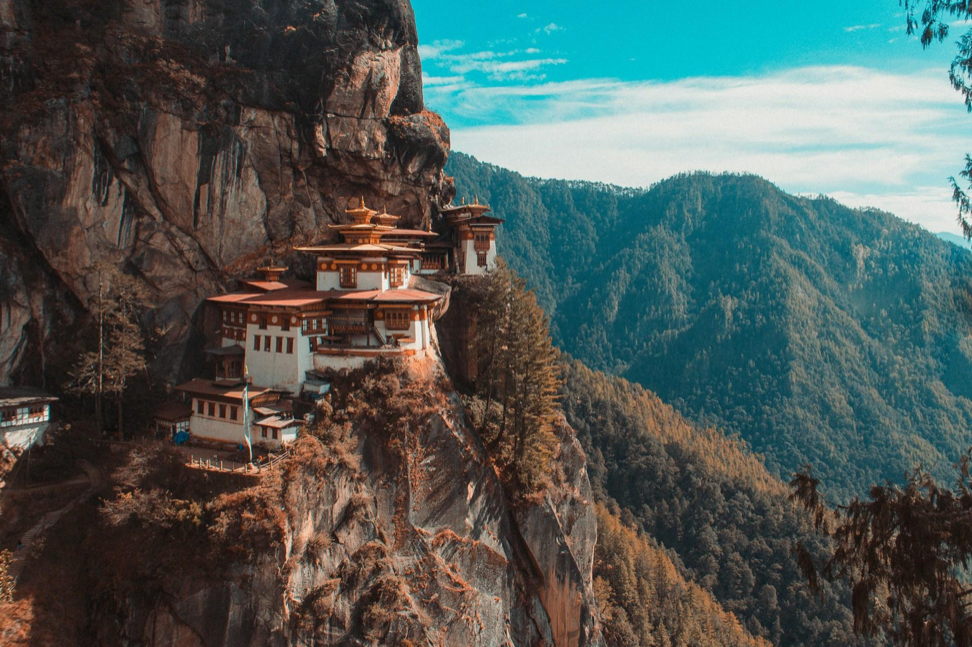 Bhutan đang gây chú ý khi được cho là thử nghiệm mô hình visa “vàng token hóa” dành cho dân du mục số (digital nomads).