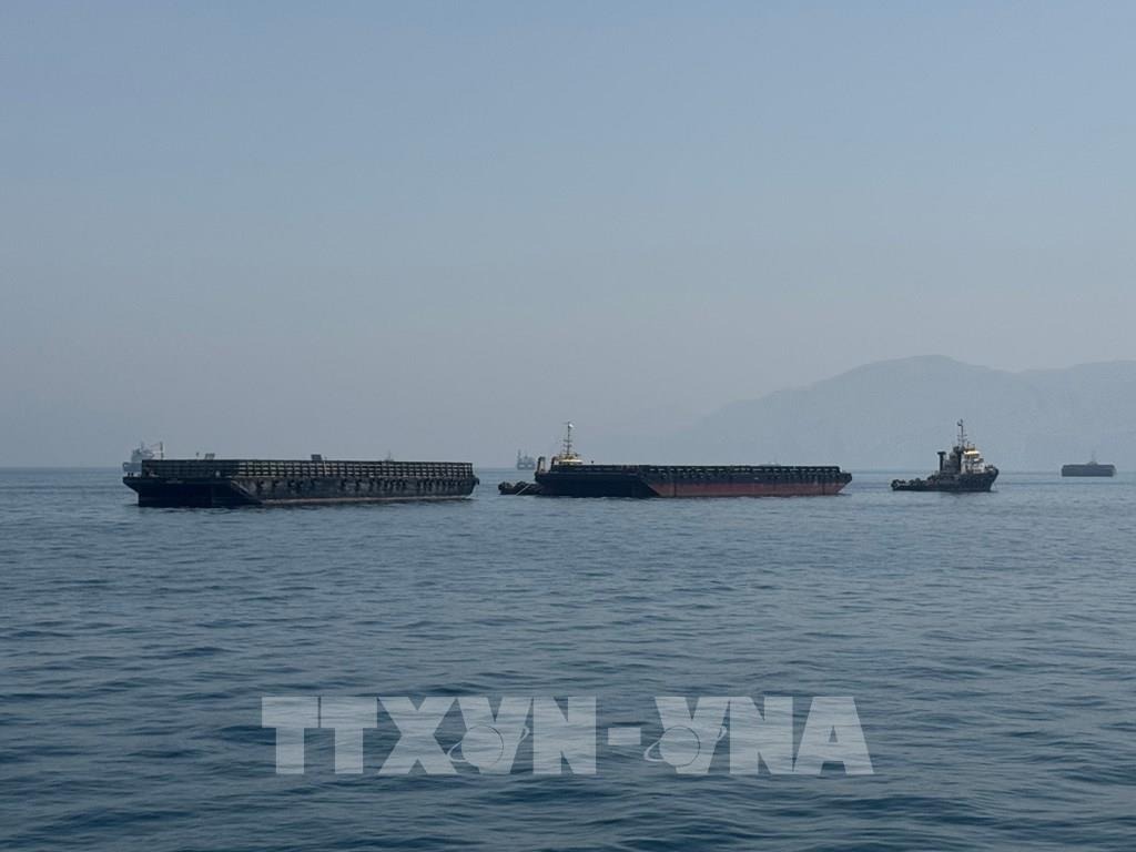 084013-iran-dong-cua-eo-bien-hormuz-khi-xung-dot-tai-bung-phat-voi-my.jpg